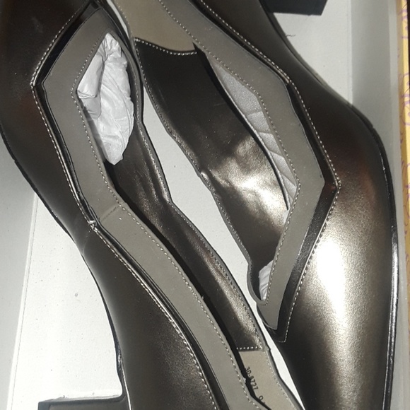 ** EASY STREET Pewter KIM w PATENT DETAILING Pumps - Picture 8 of 8